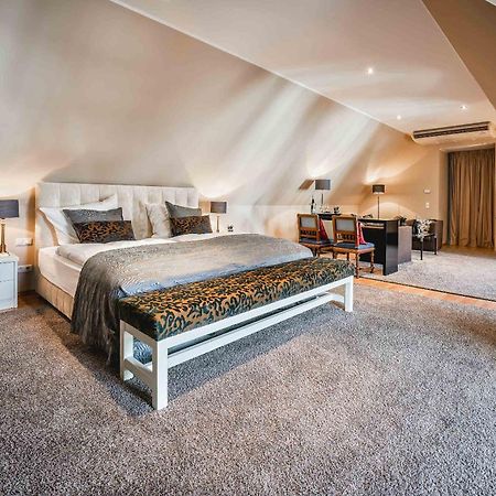 Residenz Weingut Schloss Reinhartshausen Bed & Breakfast Eltville am Rhein Exterior foto