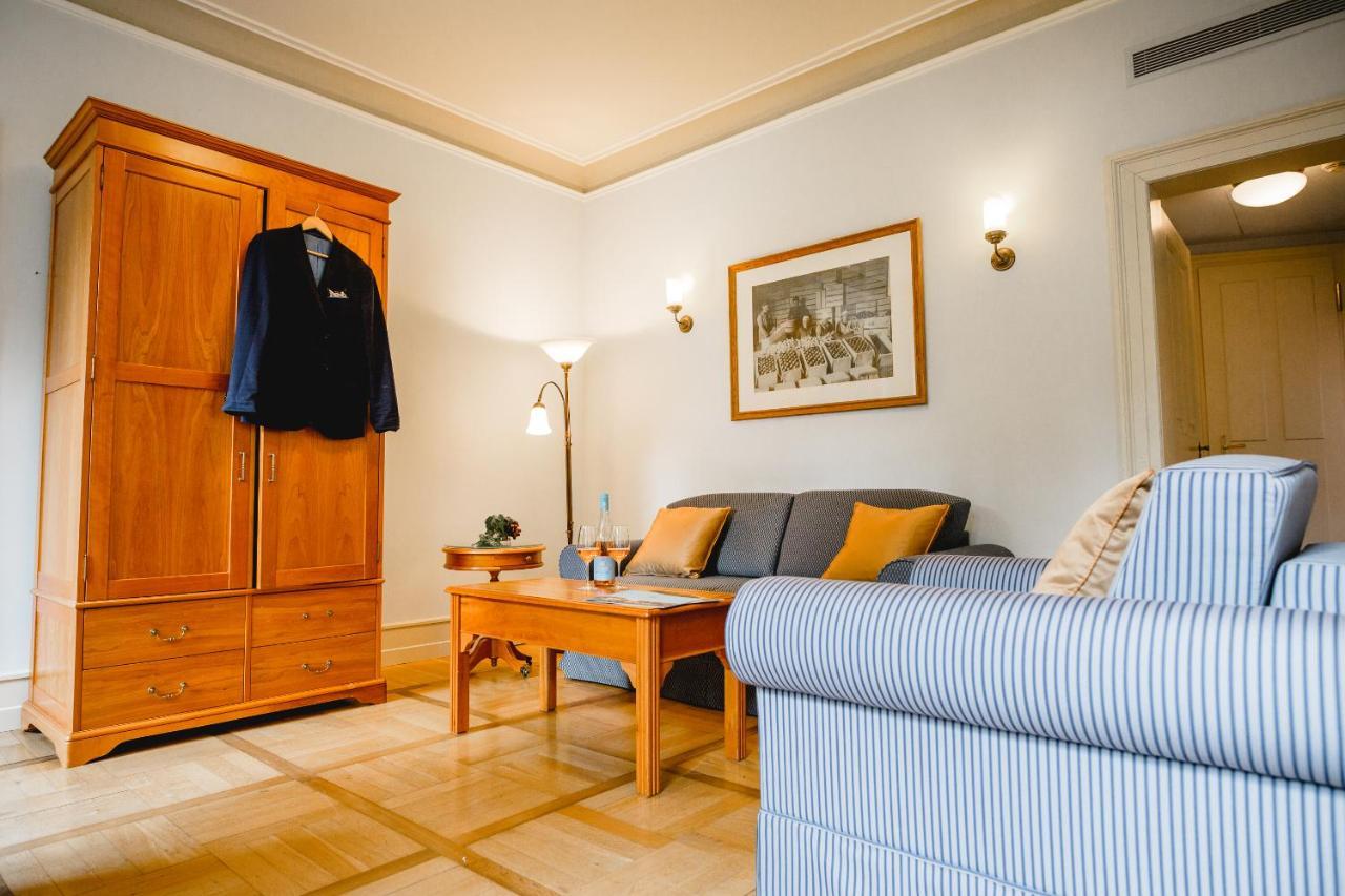 Residenz Weingut Schloss Reinhartshausen Bed & Breakfast Eltville am Rhein Exterior foto