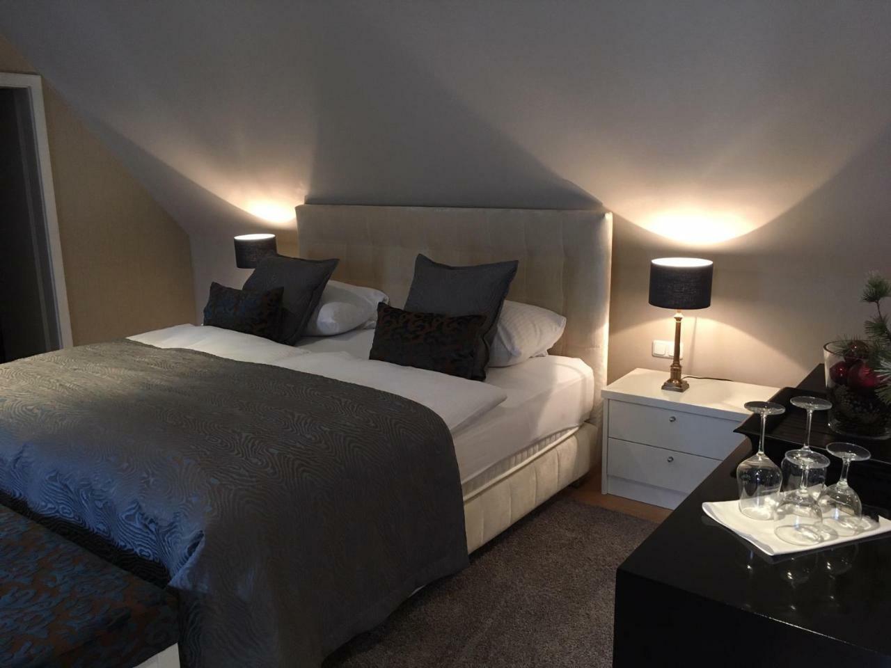 Residenz Weingut Schloss Reinhartshausen Bed & Breakfast Eltville am Rhein Exterior foto